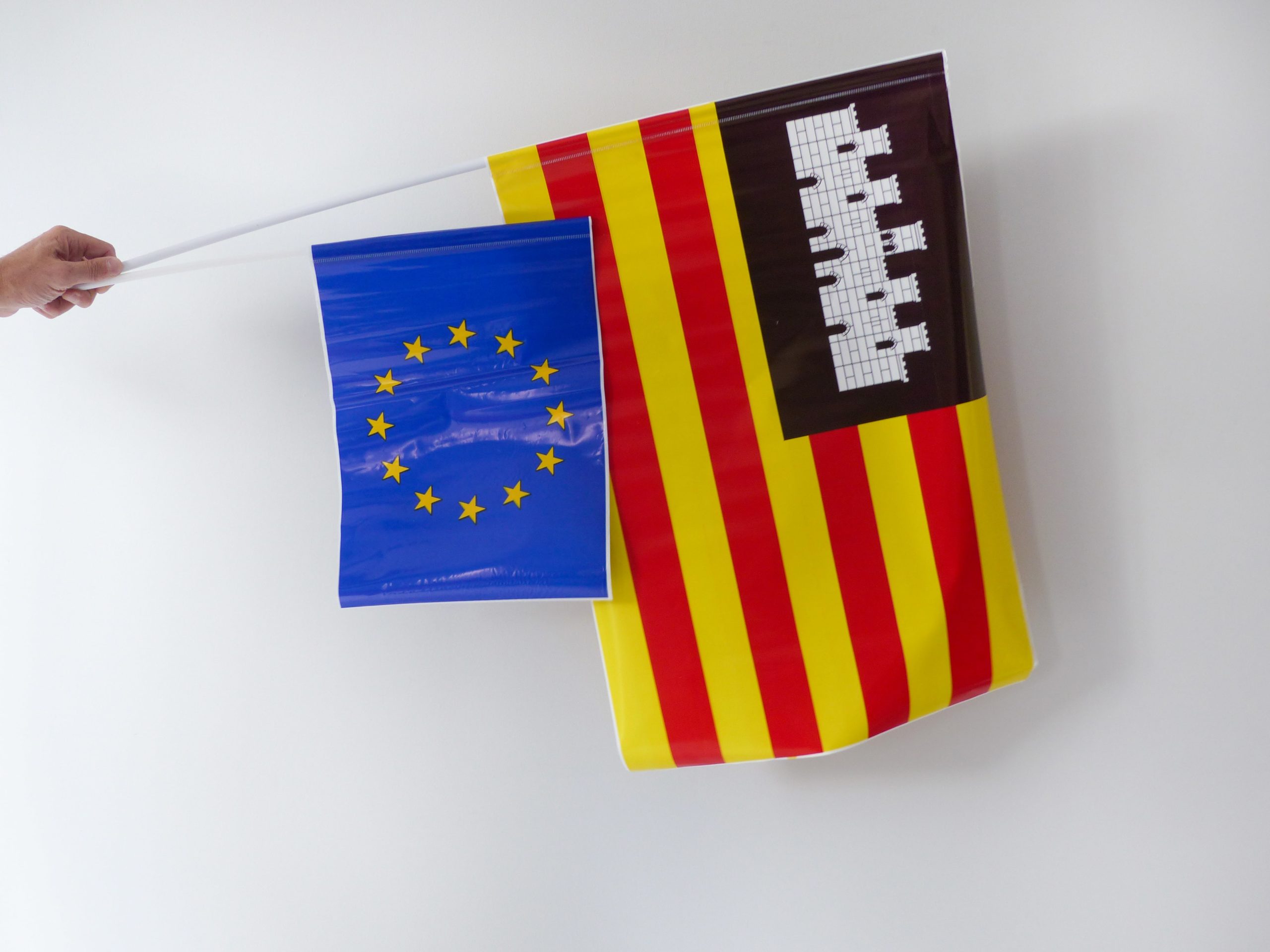 drapeaux plastiques union européenne et espagne sport et communication solutions agence de communication évènementielle
