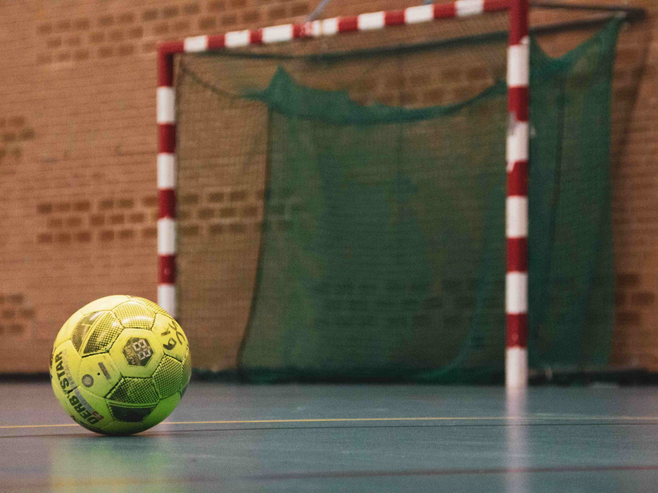 ballon de handball à personnaliser - sport et communication solutions agence de communication évènementielle
