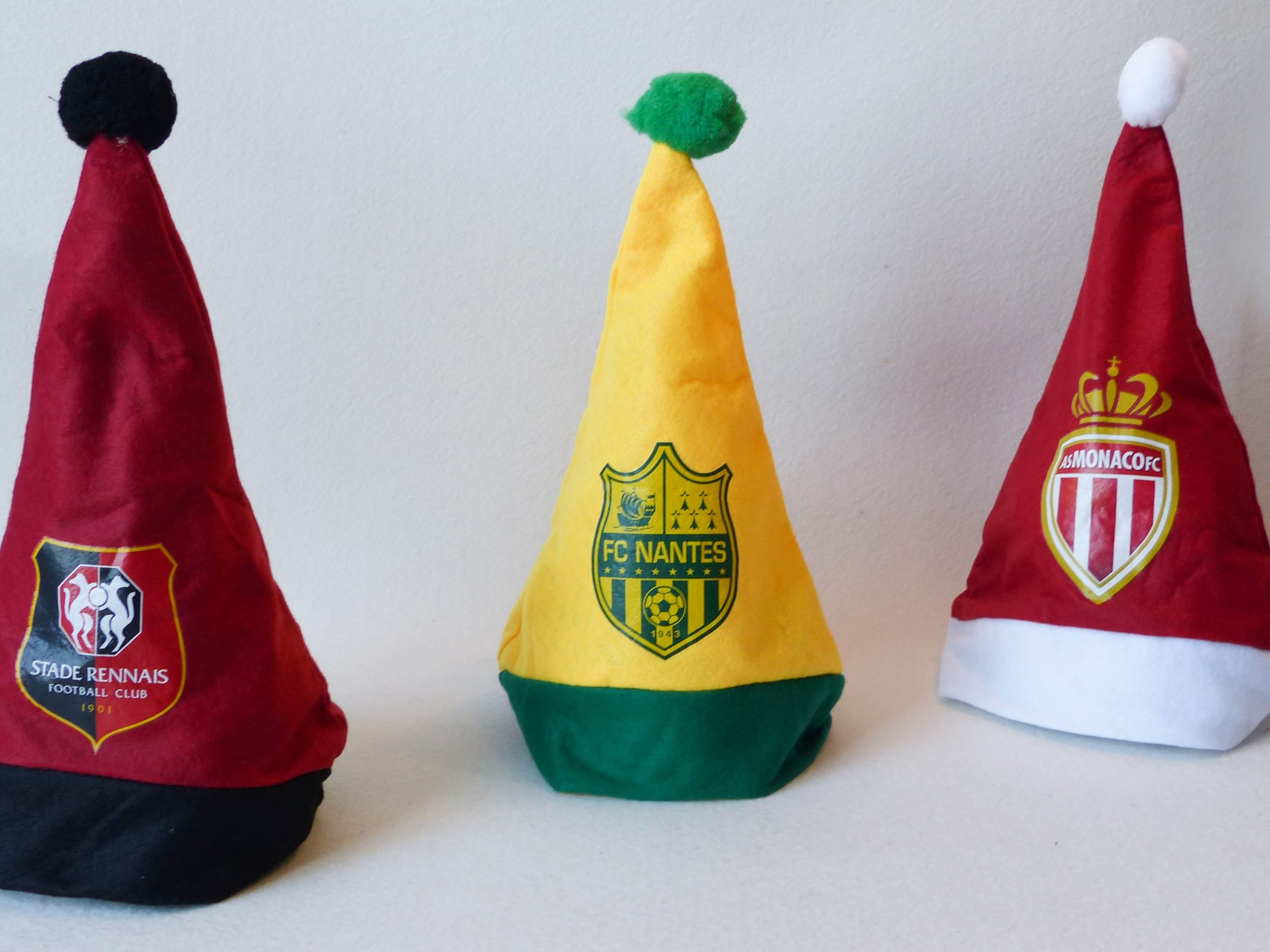 trois bonnets de noel - Sport et communication solutions agence de communication évènementielle